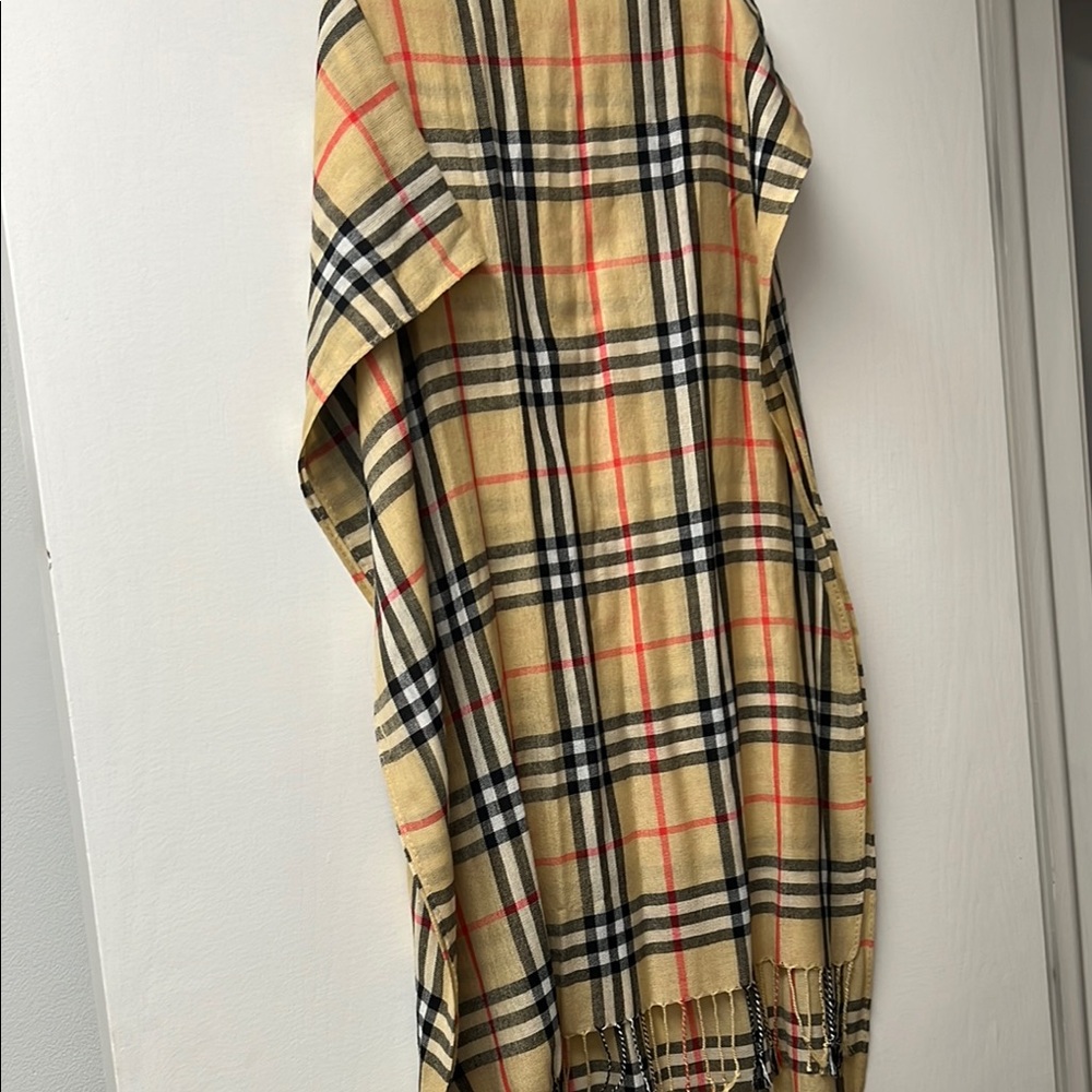 Chic Plaid Scarf with Fringe